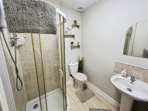 Shower room- click for photo gallery